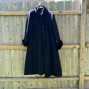 Donny Brook Long Wool coat with rabbit fur trim